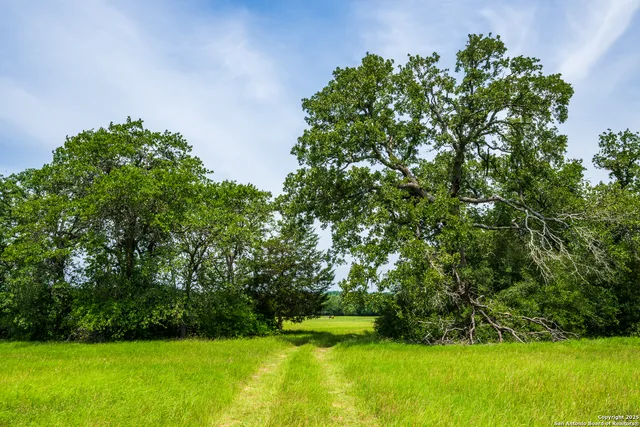 $2,170,000 | 3671 County Road 455, Thorndale, TX 76577