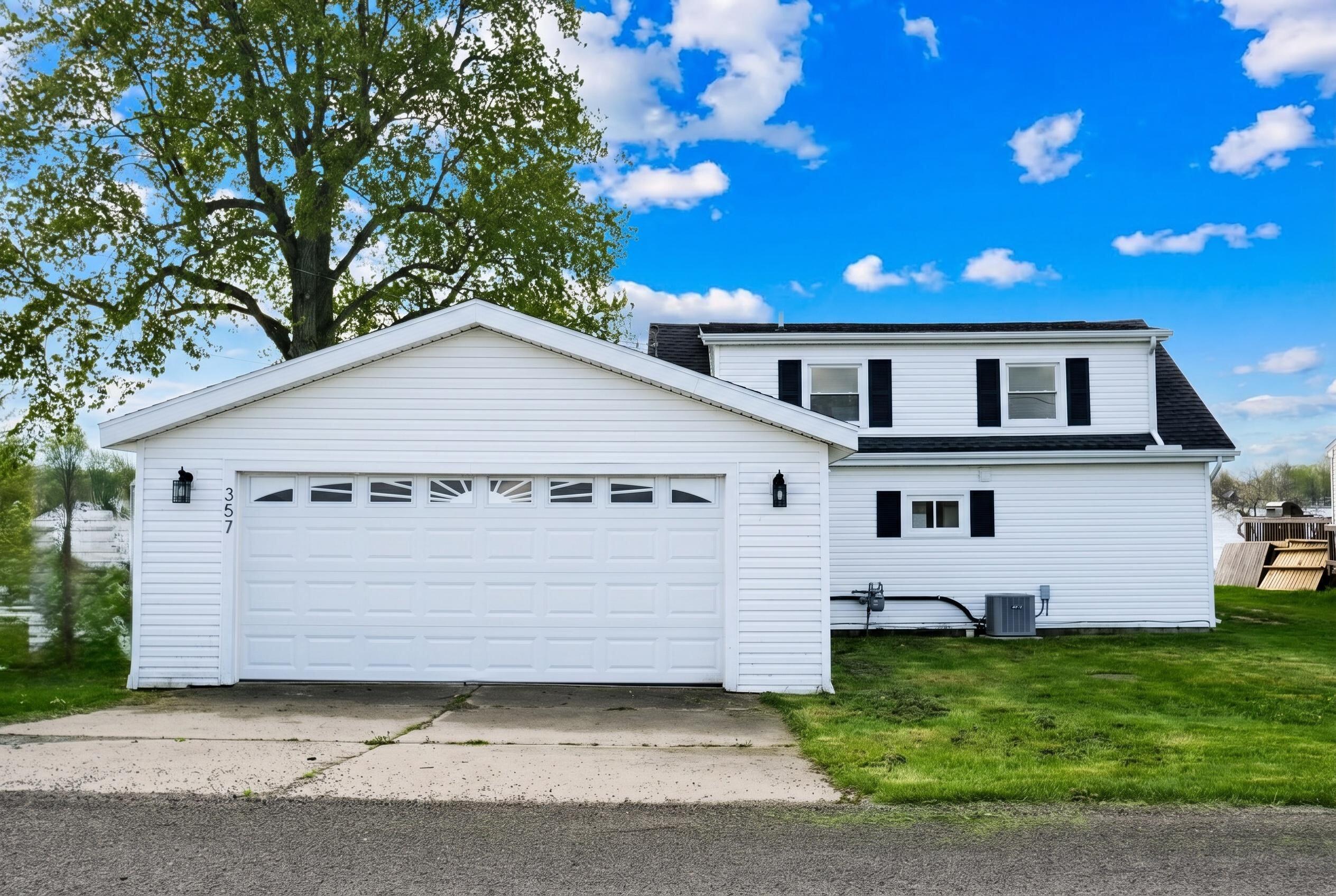 357 Plank Road Hudson, MI 49247 - Photo 2 of 29 IMG_8935