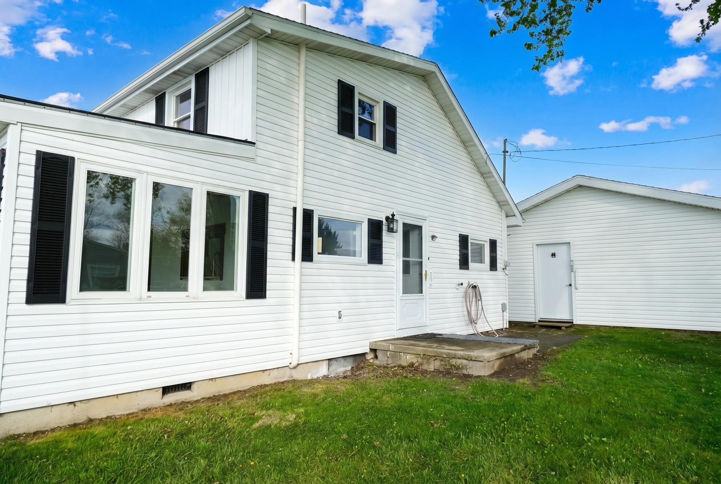 357 Plank Road Hudson, MI 49247 - Photo 3 of 29 IMG_8914