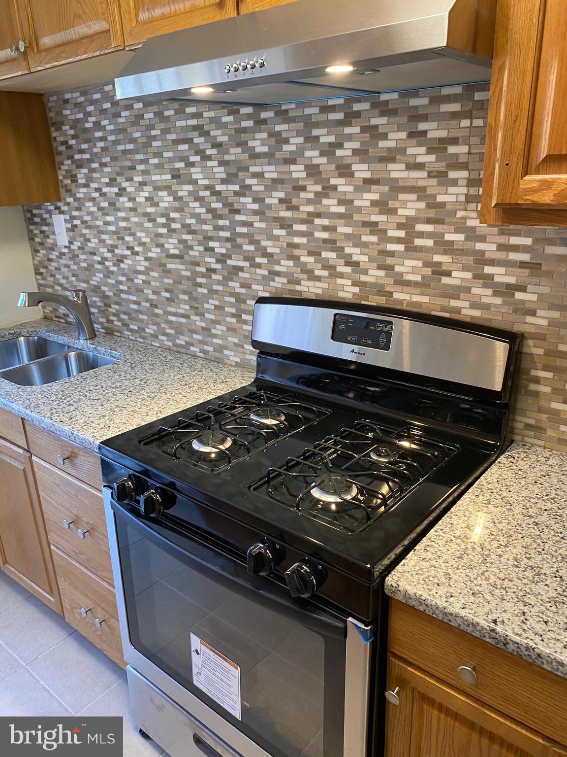 319 Grove Park Road Baltimore, MD 21225 - Photo 21 of 59 Custom backsplash, New Gas Stove