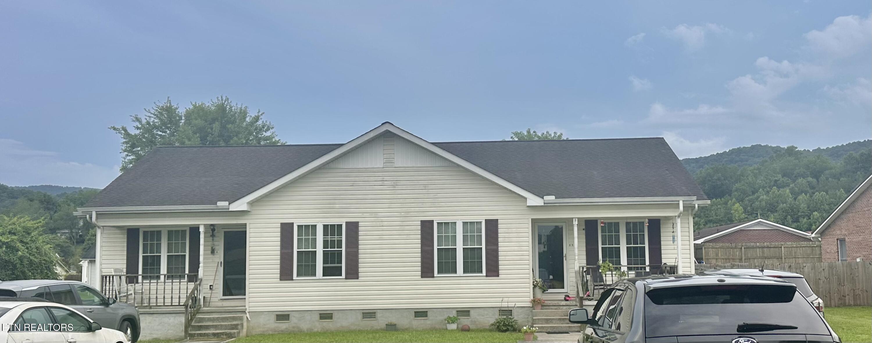 919 Rochester Avenue Middlesboro, KY 40965 - Photo 2 of 2 IMG_8879