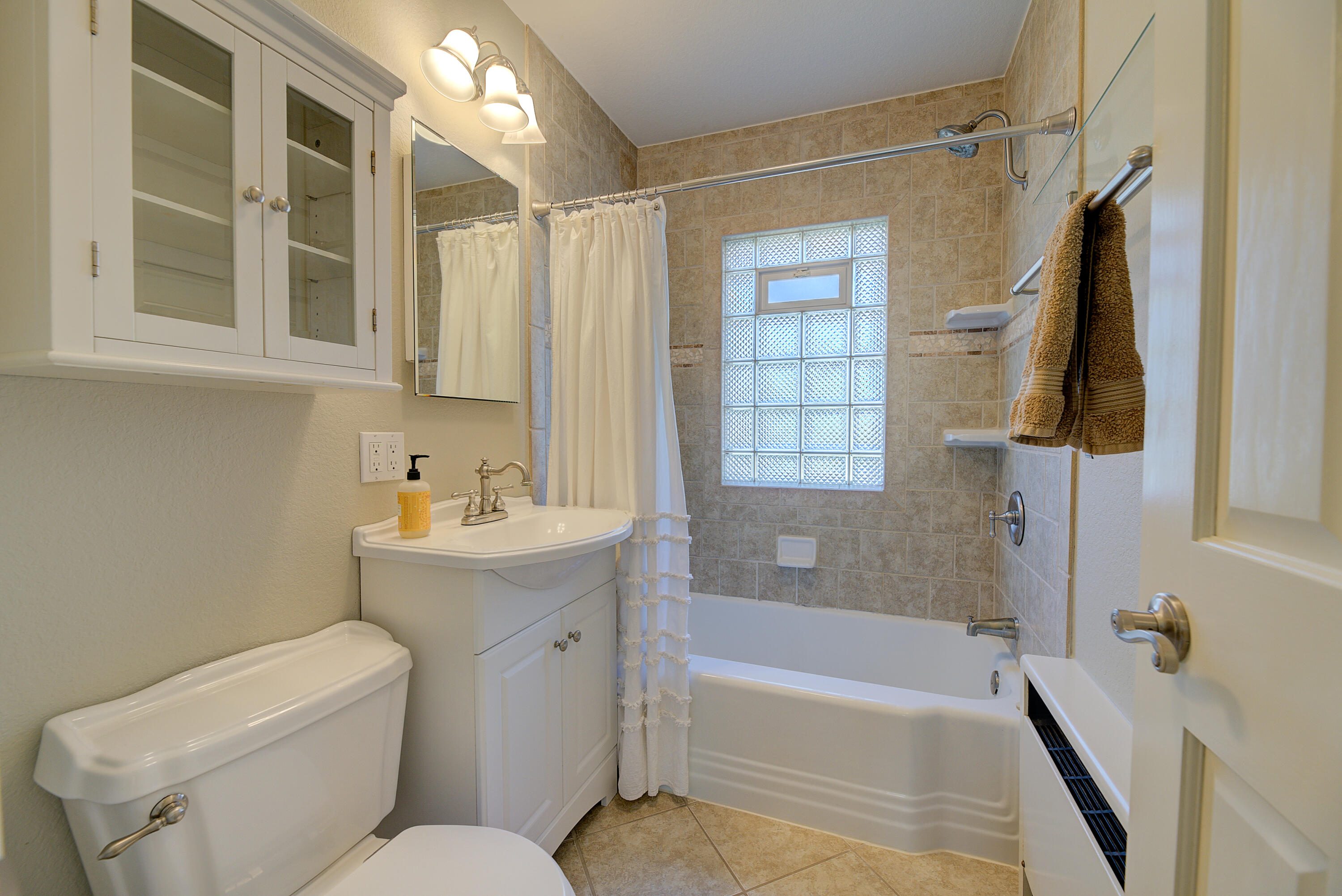 18 Highway 18 Delafield, WI 53018 - Photo 77 of 111 Full Bath