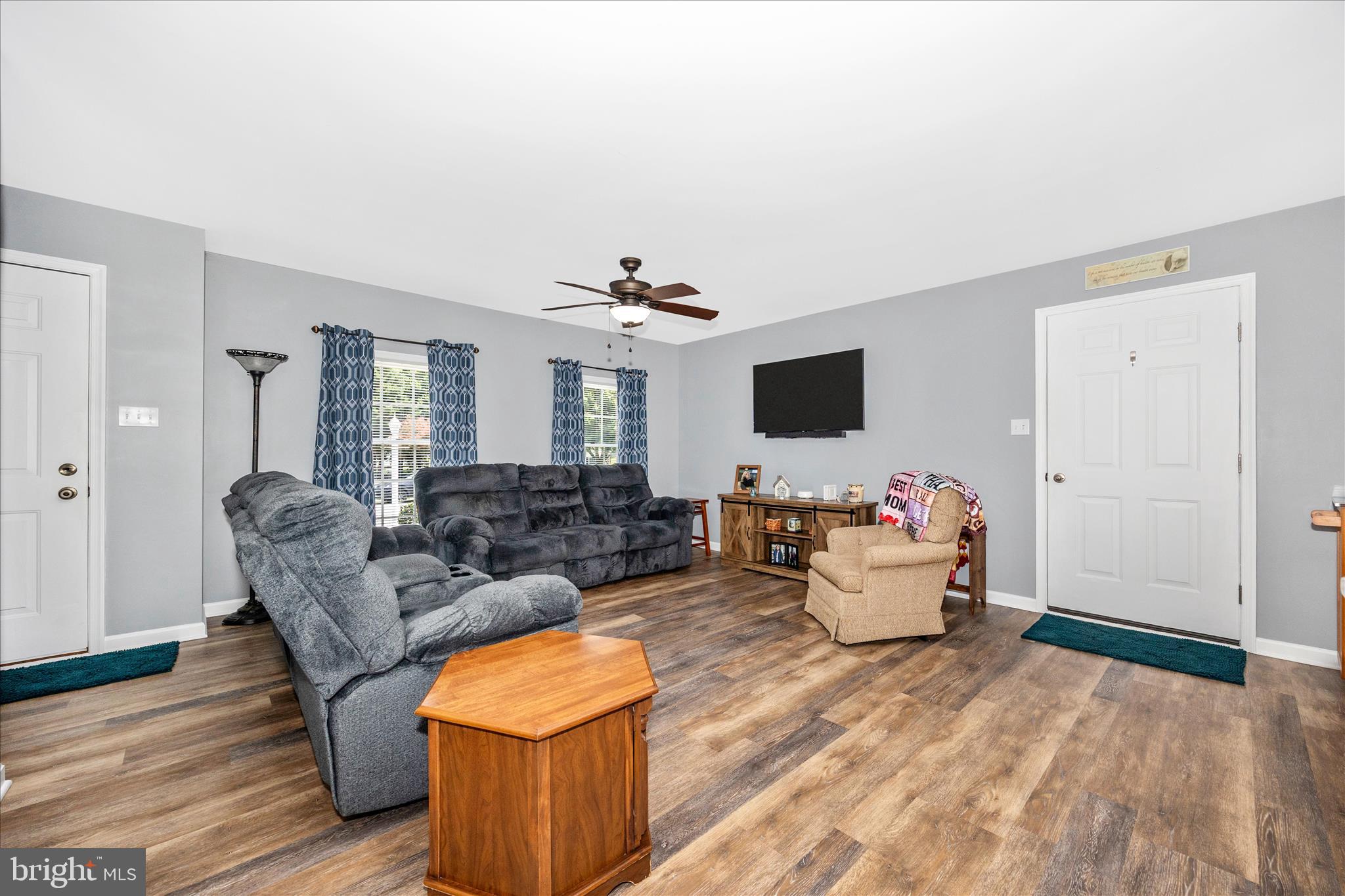 109 Rebecca's Court Smithsburg, MD 21783 - Photo 5 of 44 Living Room
