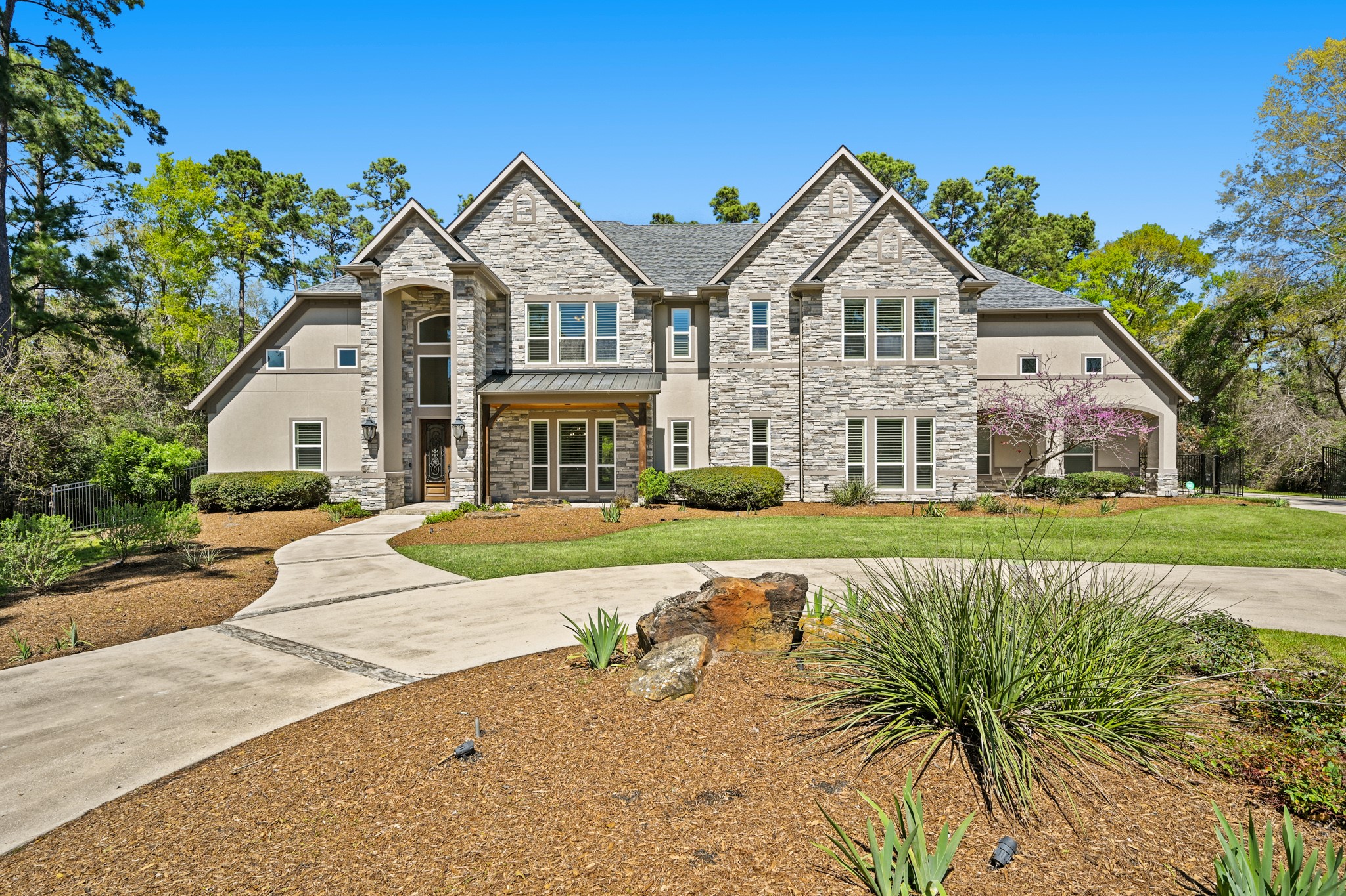 Spectacular stone and stucco home that is truly an entertainer's delight!  At the end of a cul-de-sac with a circular driveway, this 5 bedroom, 6 bath home has a space for all your family and guests.