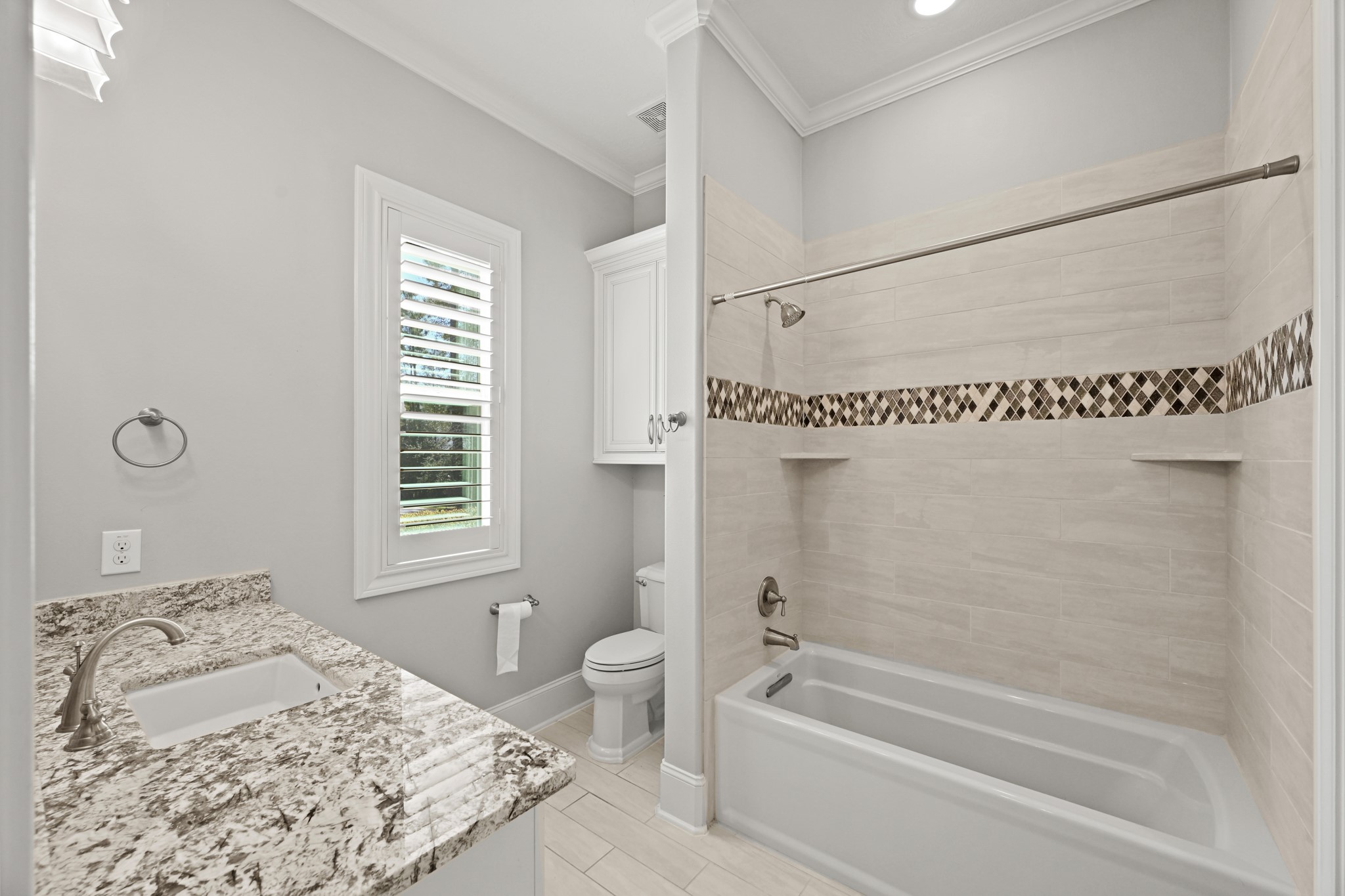 27322 Silver Jade Court Spring, TX 77386 - Photo 24 of 45 Secondary bath downstairs, granite counter tops & tub/shower combo.