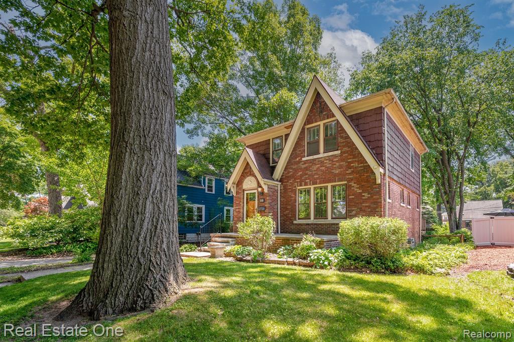 56 Devonshire Road Pleasant Ridge, MI 48069 - Photo 3 of 49