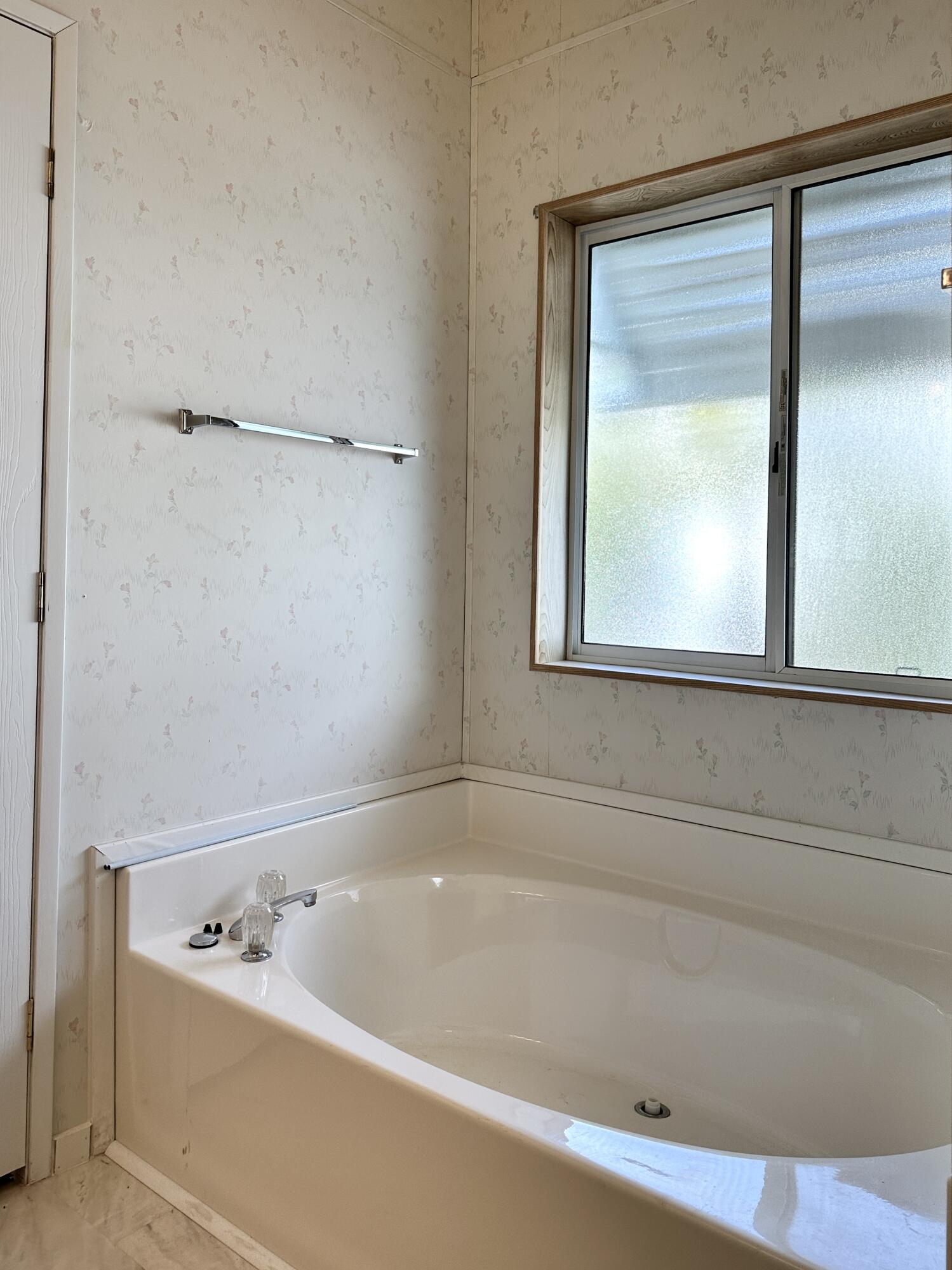 18070 Langlois Road, Unit 220 Desert Hot Springs, CA 92241 - Photo 18 of 30 Tub