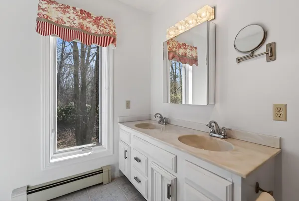 $845,000 | 1 Wildwood Drive, Unit 1, Cape Elizabeth, ME 04107