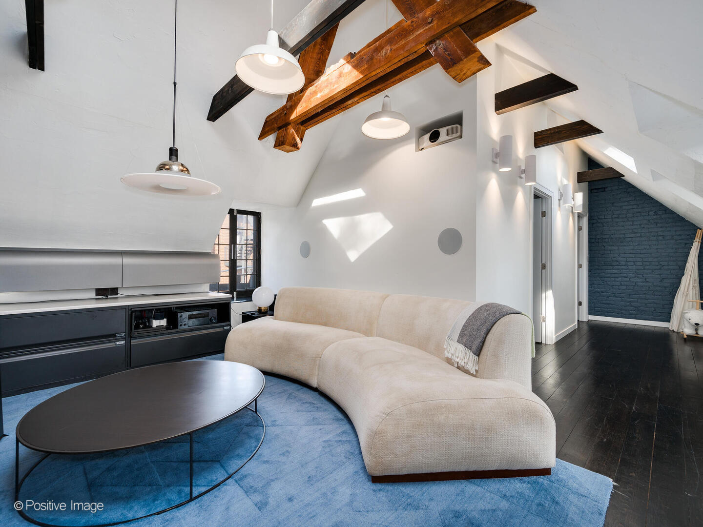 844 West Altgeld Street Chicago, IL 60614 - Photo 20 of 27 a living room with furniture