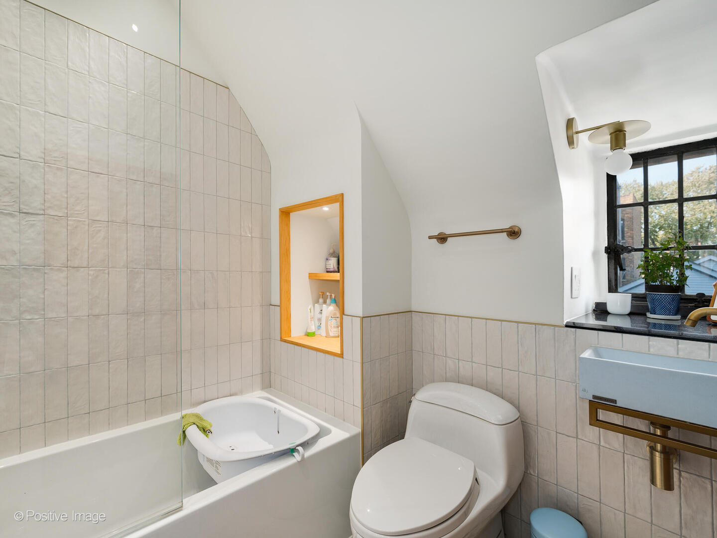 844 West Altgeld Street Chicago, IL 60614 - Photo 26 of 27 a bathroom with a sink a toilet a mirror a vanity and bathtub