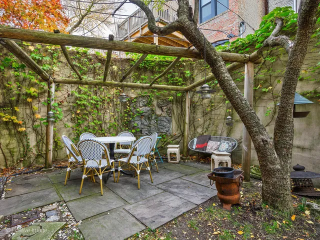 $13,000 | 844 West Altgeld Street, Chicago, IL 60614