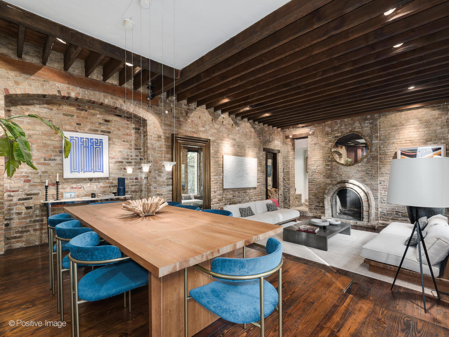 844 West Altgeld Street Chicago, IL 60614 - Photo 5 of 27 a view of a dining room with furniture and wooden floor