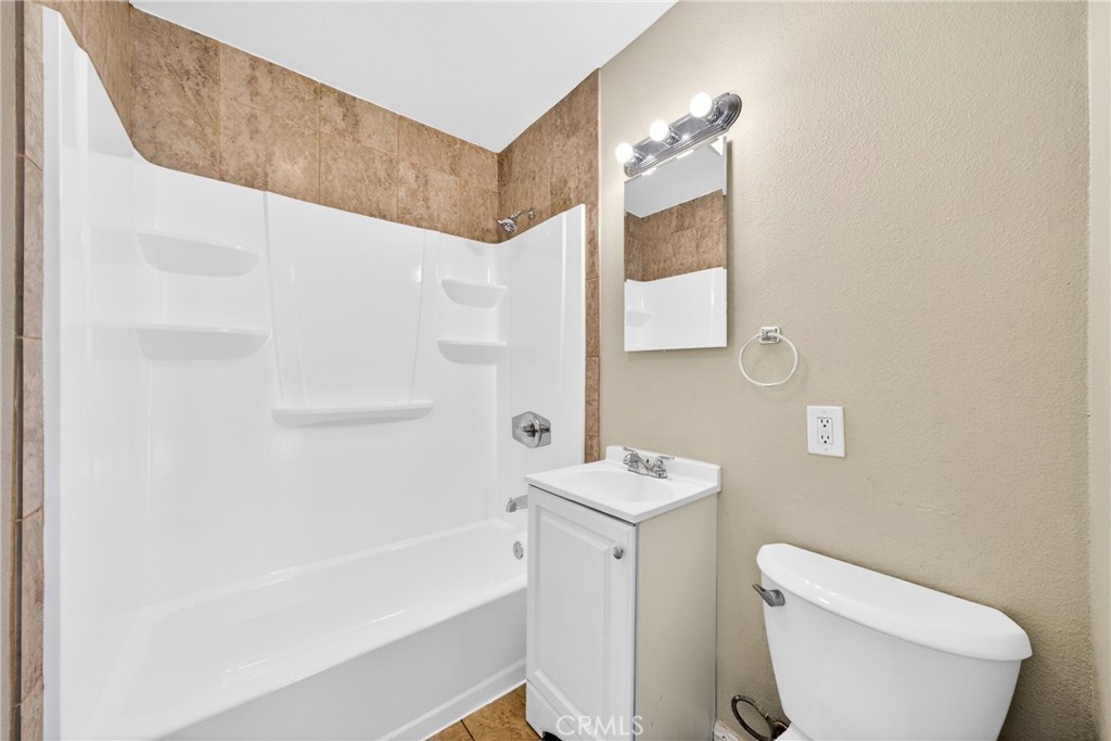 1905 East Palmer Street Compton, CA 90221 - Photo 12 of 32