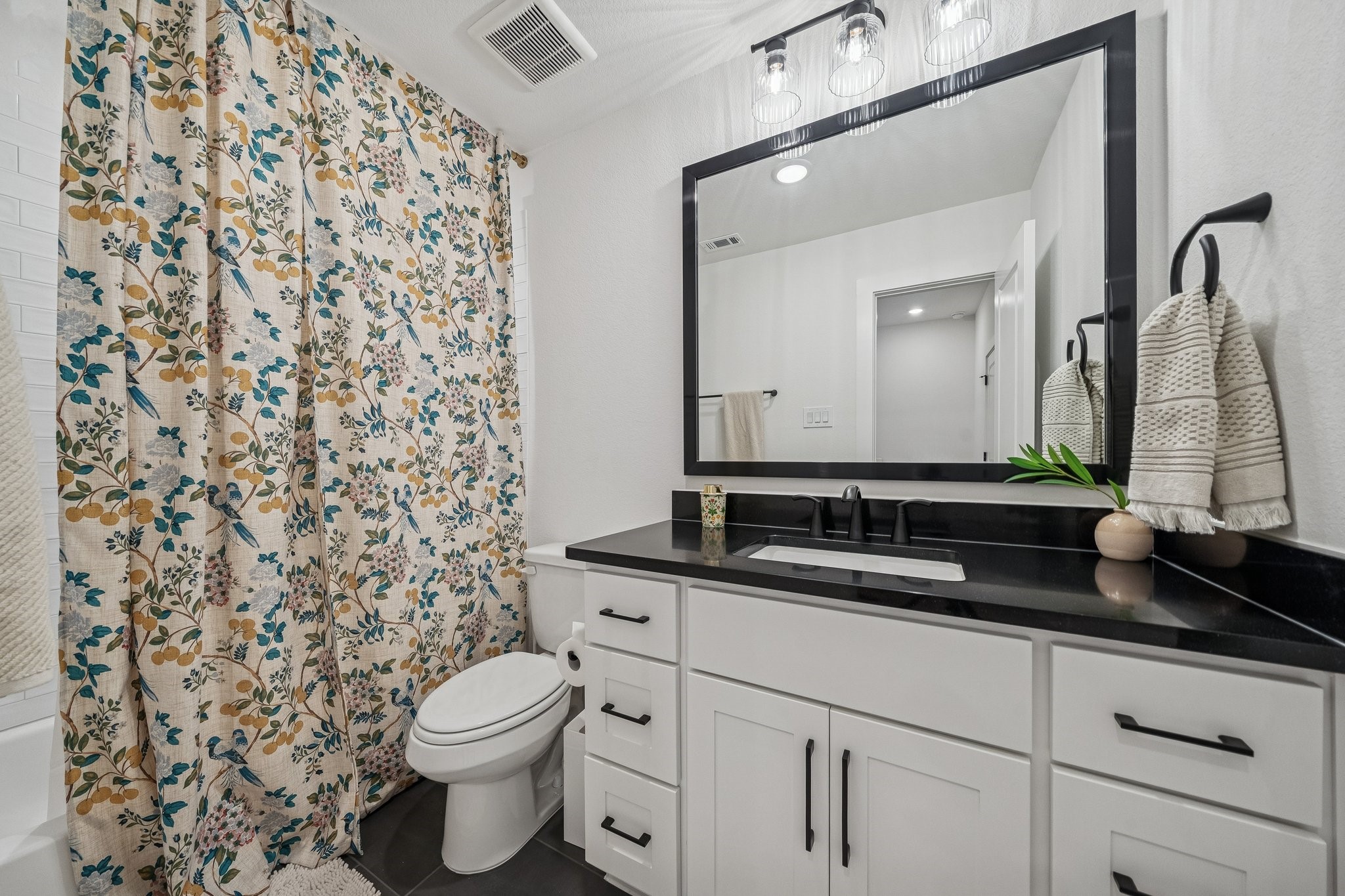 8703 Blue Grotto Lane Manvel, TX 77578 - Photo 31 of 43 Private ensuite to Bedroom #5.