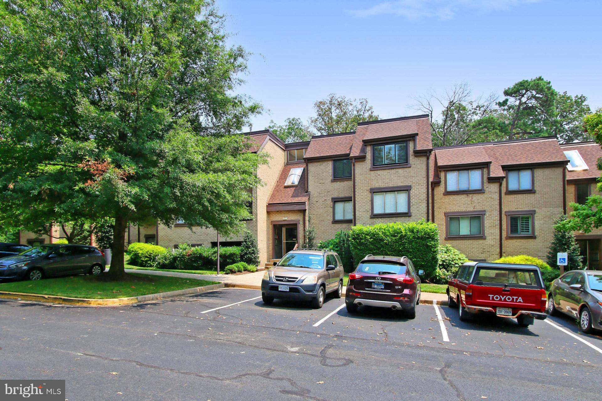 1631 Parkcrest Circle, Unit 300 Reston, VA 20190 - Photo 1 of 38