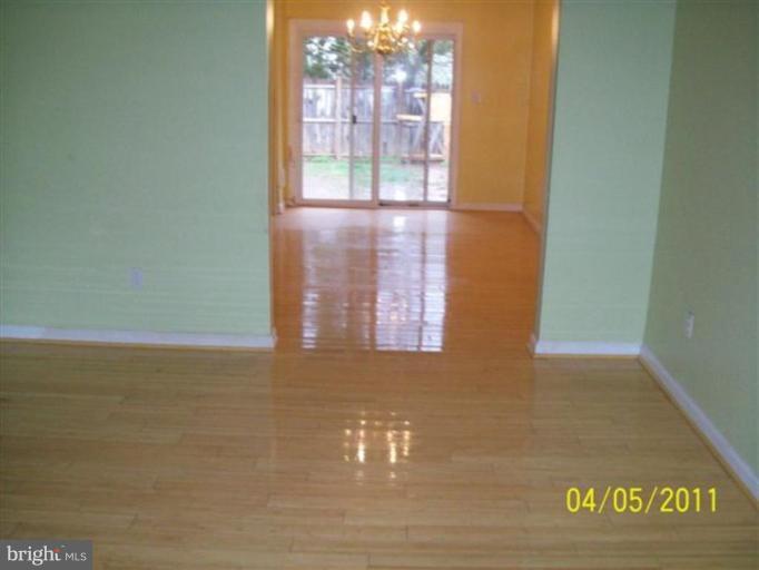 9290 Taney Road Manassas, VA 20110 - Photo 2 of 7 Living Room/Dining Room