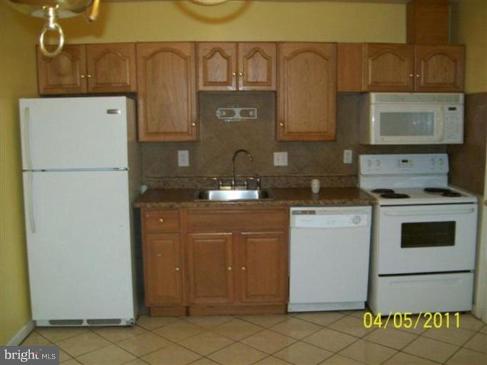 9290 Taney Road Manassas, VA 20110 - Photo 4 of 7 Kitchen