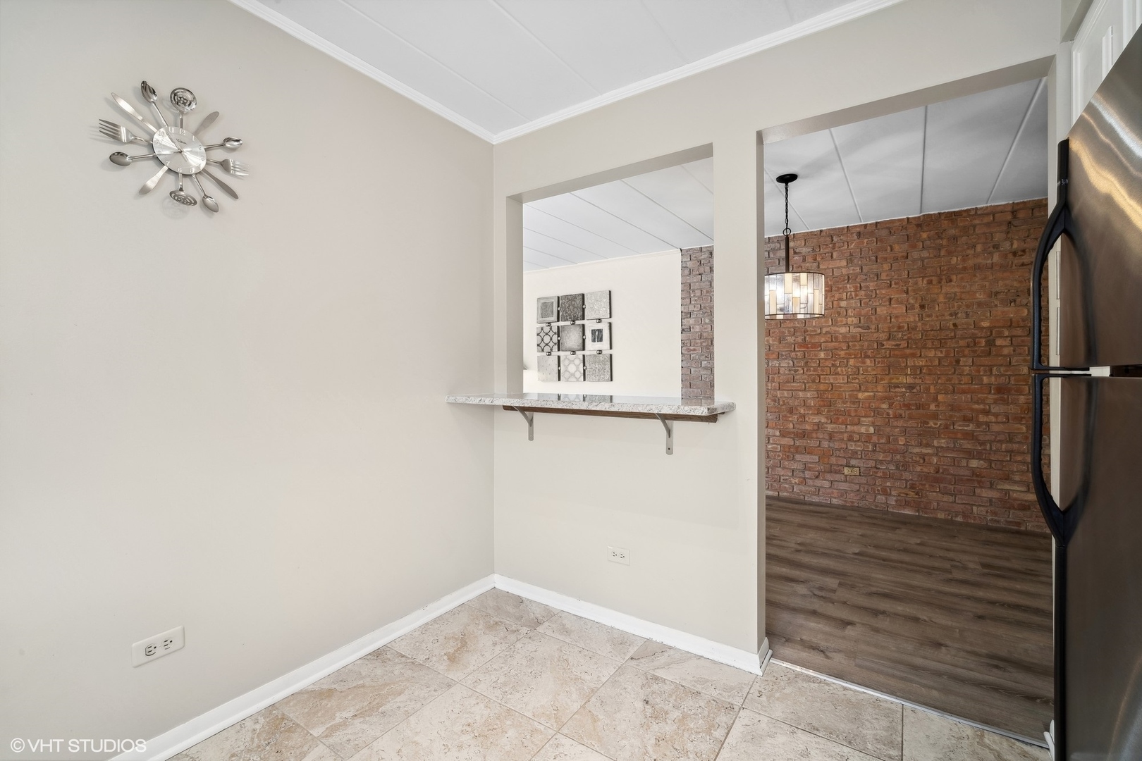 2 North Dee Road, Unit 103 Park Ridge, IL 60068 - Photo 18 of 30 a view of a hallway with elevator