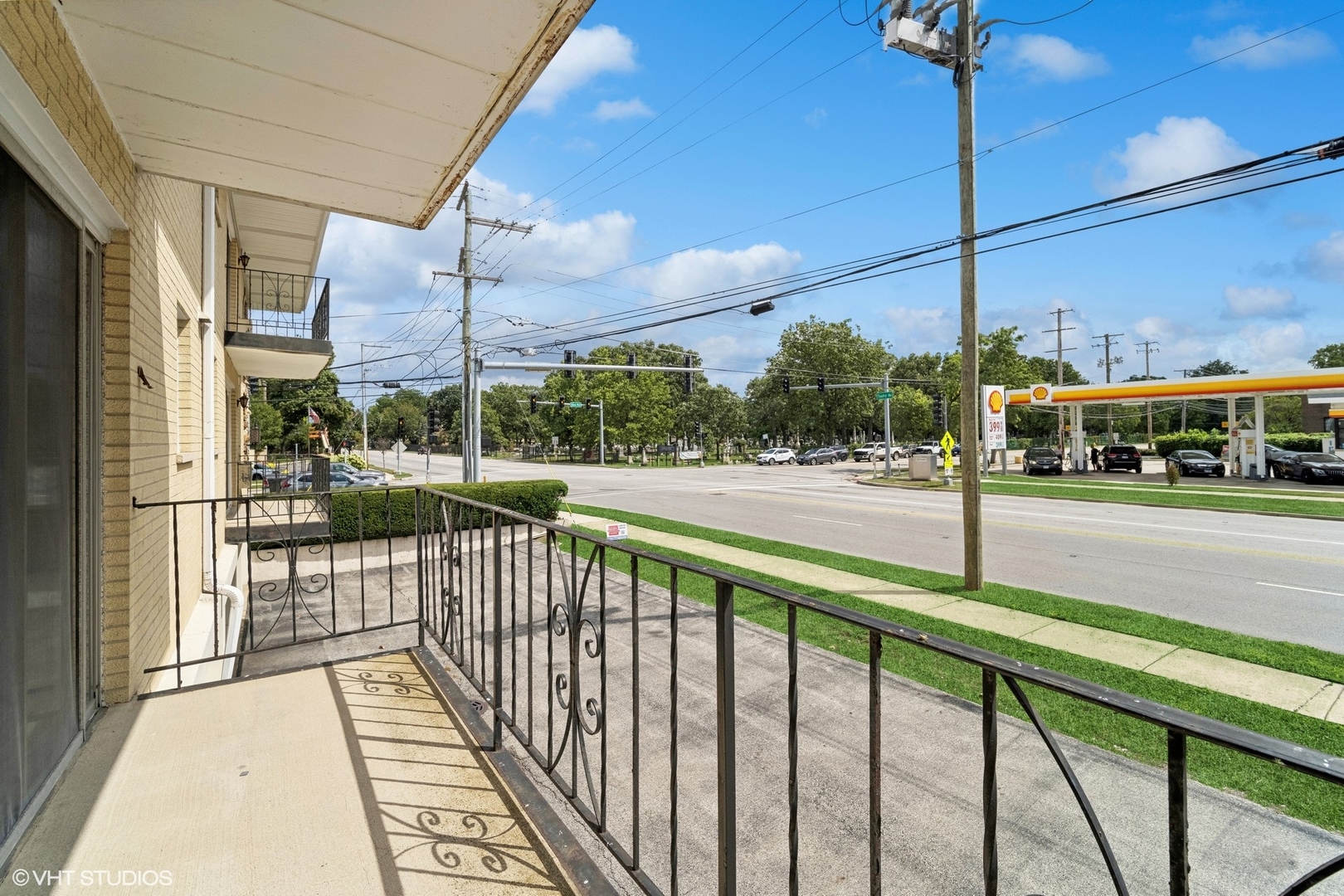 2 North Dee Road, Unit 103 Park Ridge, IL 60068 - Photo 23 of 30 a view of a balcony