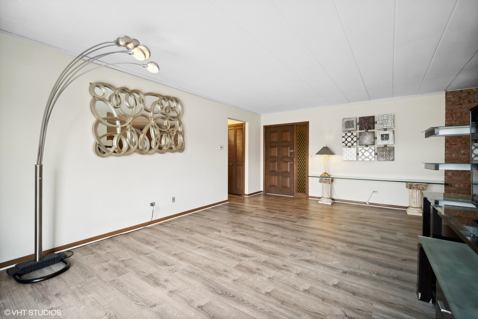 2 North Dee Road, Unit 103 Park Ridge, IL 60068 - Photo 10 of 30 a view of an empty room with a window