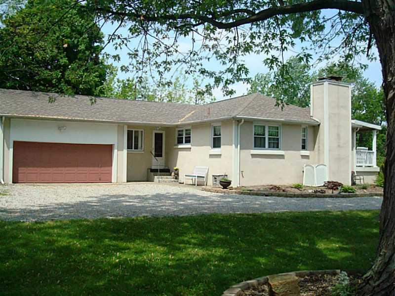 2725 East Thompson Road Indianapolis, IN 46227 - Photo 3 of 16 Gallery Image 3