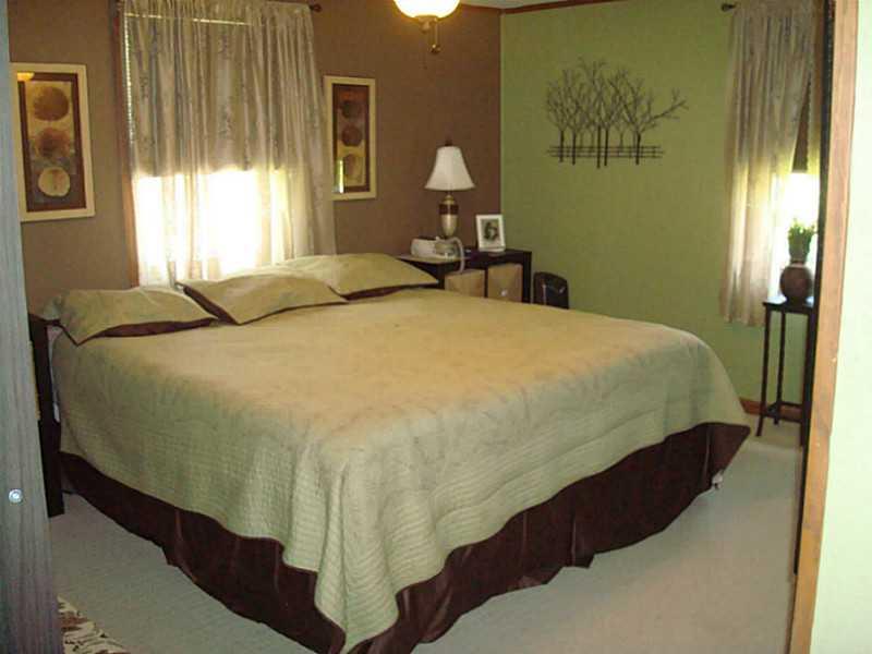 2725 East Thompson Road Indianapolis, IN 46227 - Photo 8 of 16 Gallery Image 8