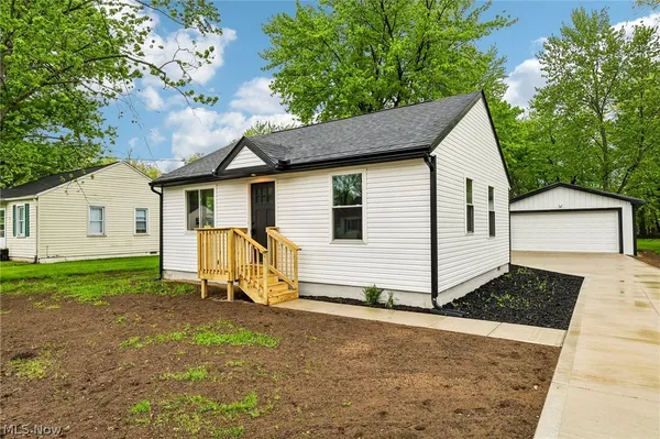 $289,399 | 38849 Adkins Road, Willoughby, OH 44094
