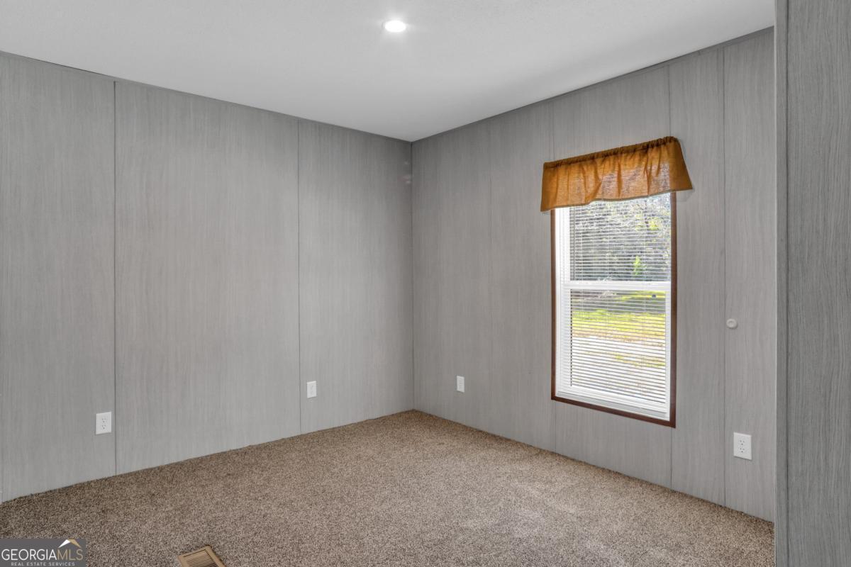 370 Briarwood Road Jesup, GA 31545 - Photo 4 of 19