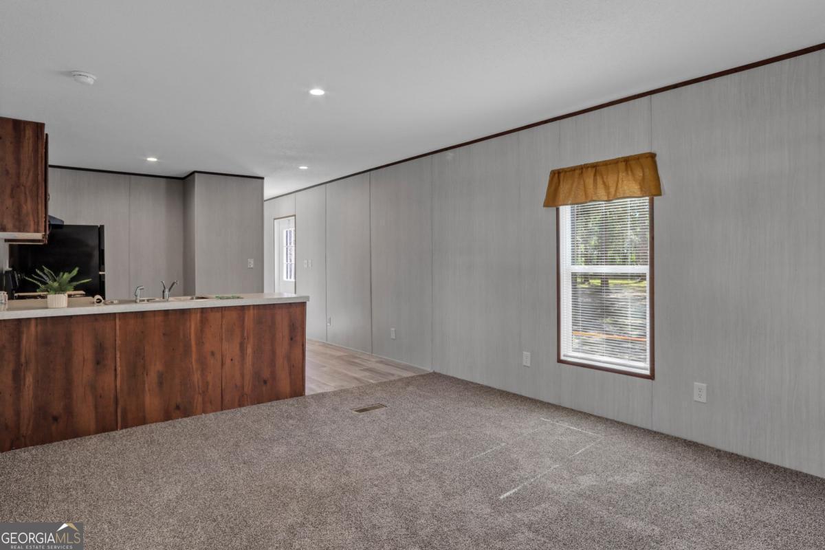 370 Briarwood Road Jesup, GA 31545 - Photo 7 of 19