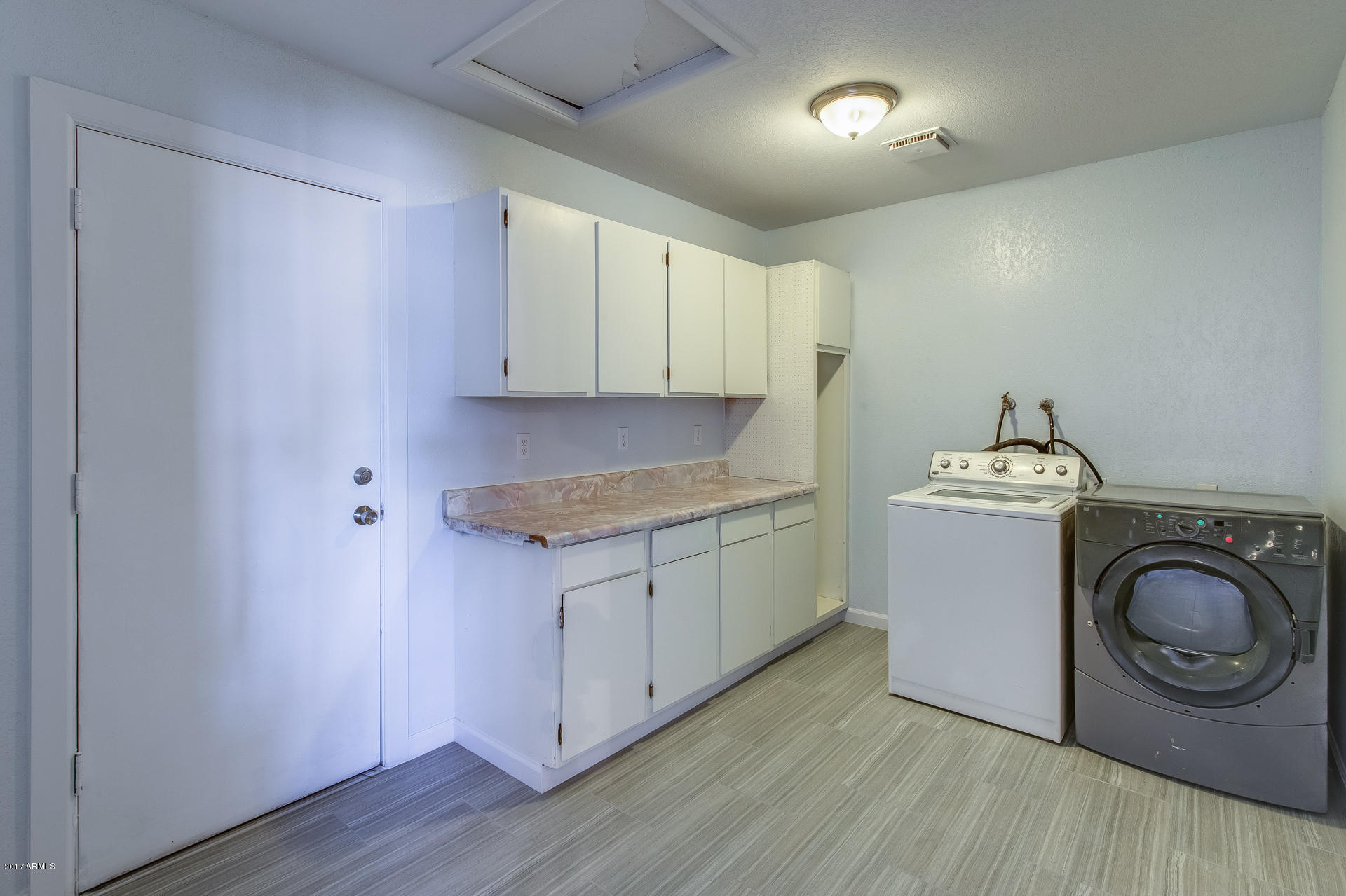 3102 West Greenway Road Phoenix, AZ 85053 - Photo 14 of 28 3102 W Greenway Rd 15
