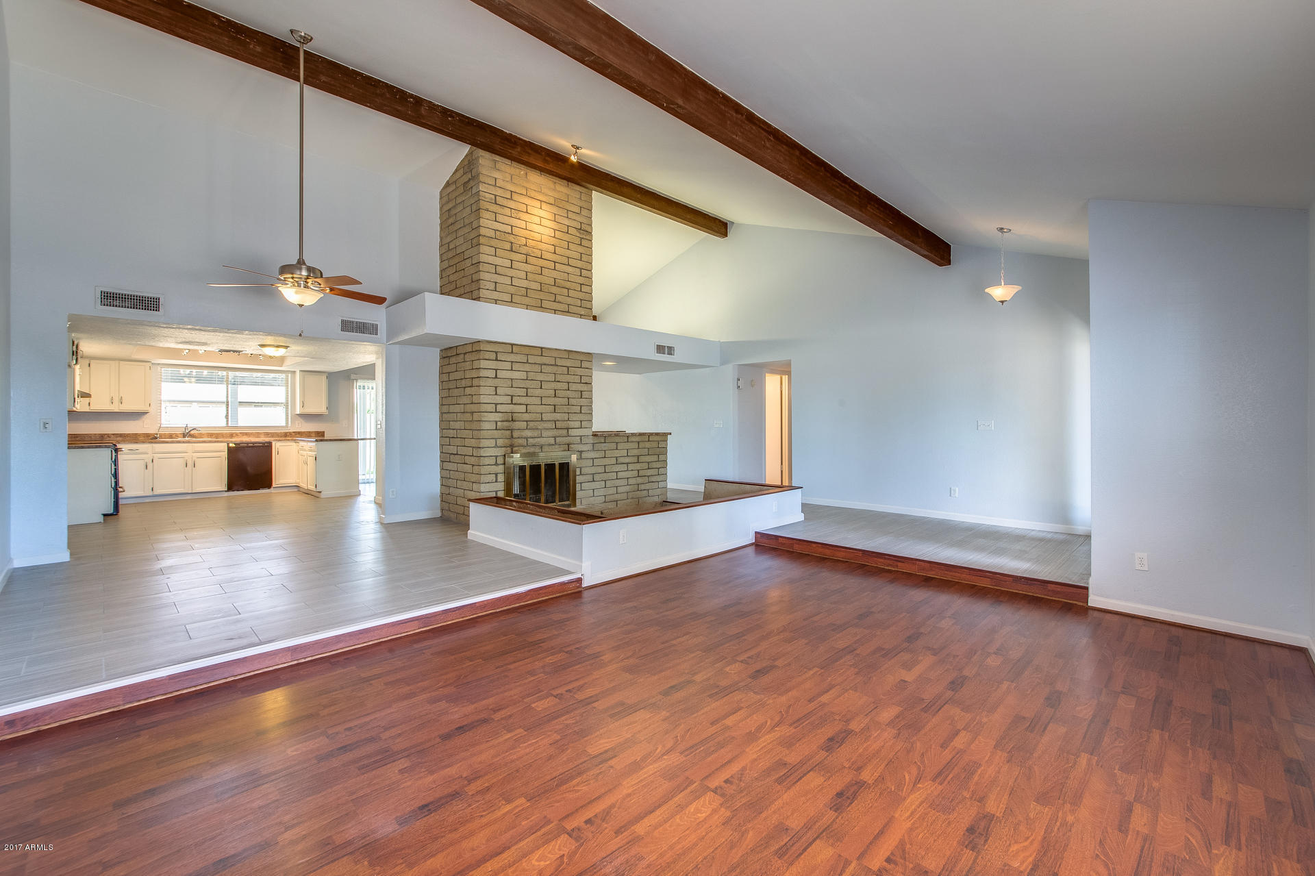 3102 West Greenway Road Phoenix, AZ 85053 - Photo 5 of 28 3102 W Greenway Rd 5