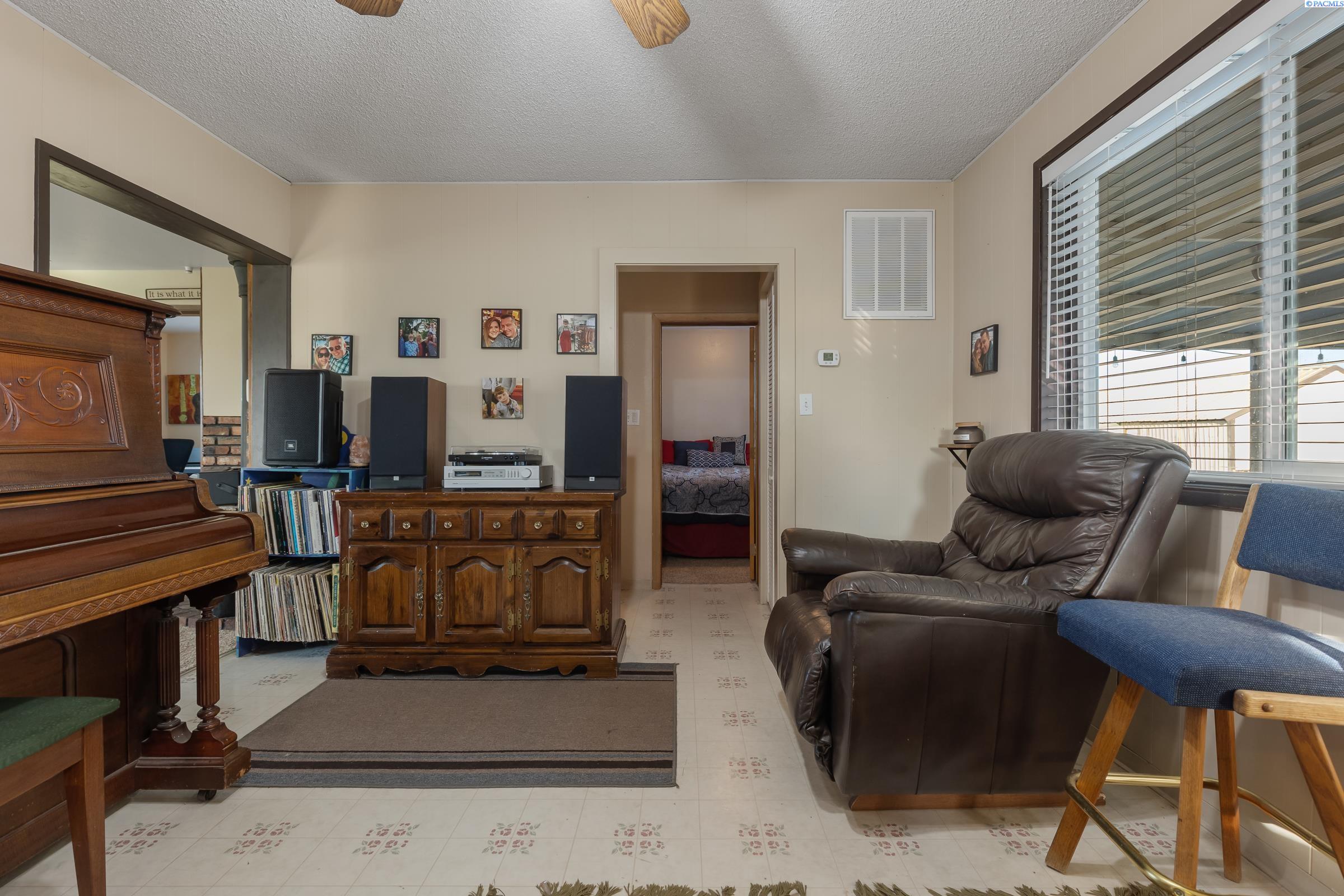 222705 East Cochran Road Kennewick, WA 99337 - Photo 9 of 41 Gallery Image 9