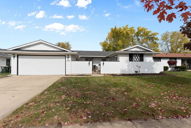 $424,900 | 1031 Conrad Court, Elk Grove Village, IL 60007
