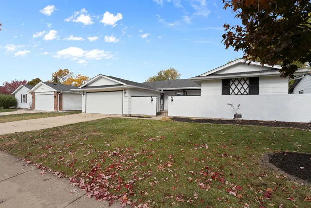 $424,900 | 1031 Conrad Court, Elk Grove Village, IL 60007