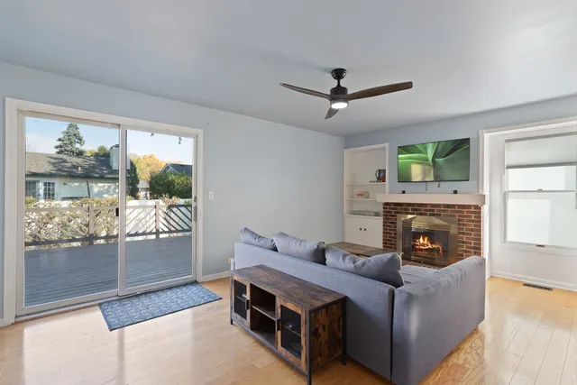 $424,900 | 1031 Conrad Court, Elk Grove Village, IL 60007