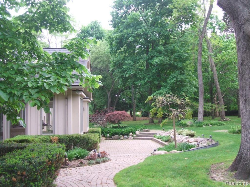 4375 Echo Road Bloomfield Hills, MI 48302 - Photo 33 of 40 Patio