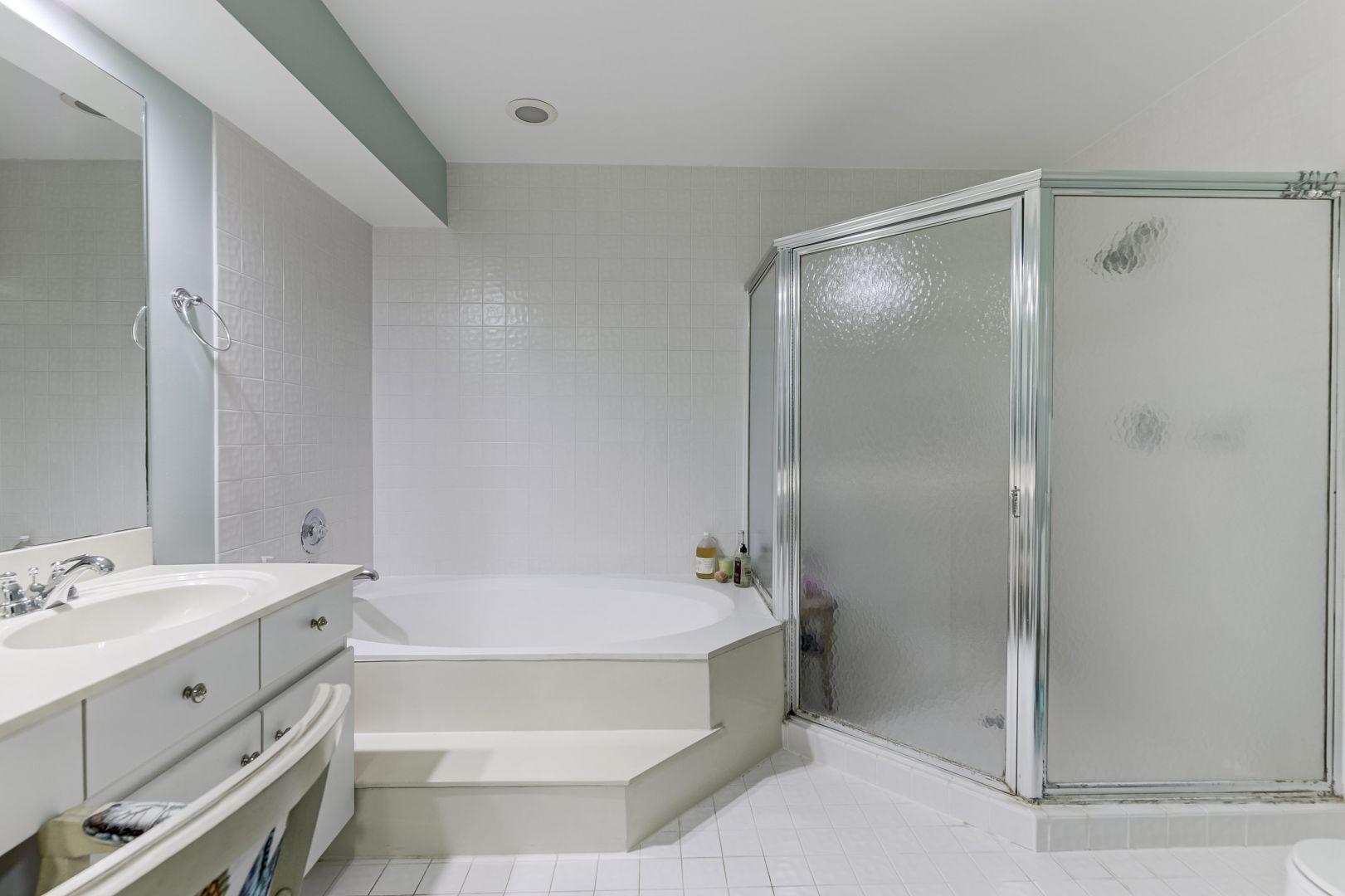 23104 Island View, Unit 4 Boca Raton, FL 33433 - Photo 22 of 35 Master Bath