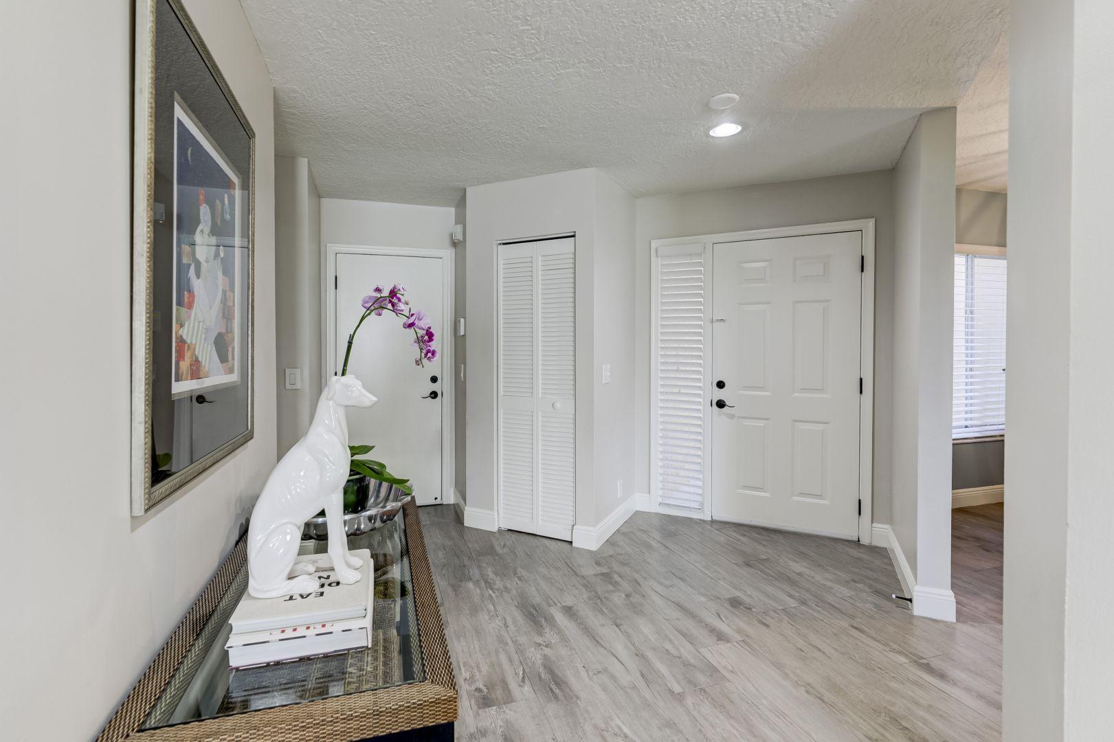 23104 Island View, Unit 4 Boca Raton, FL 33433 - Photo 4 of 35 Foyer