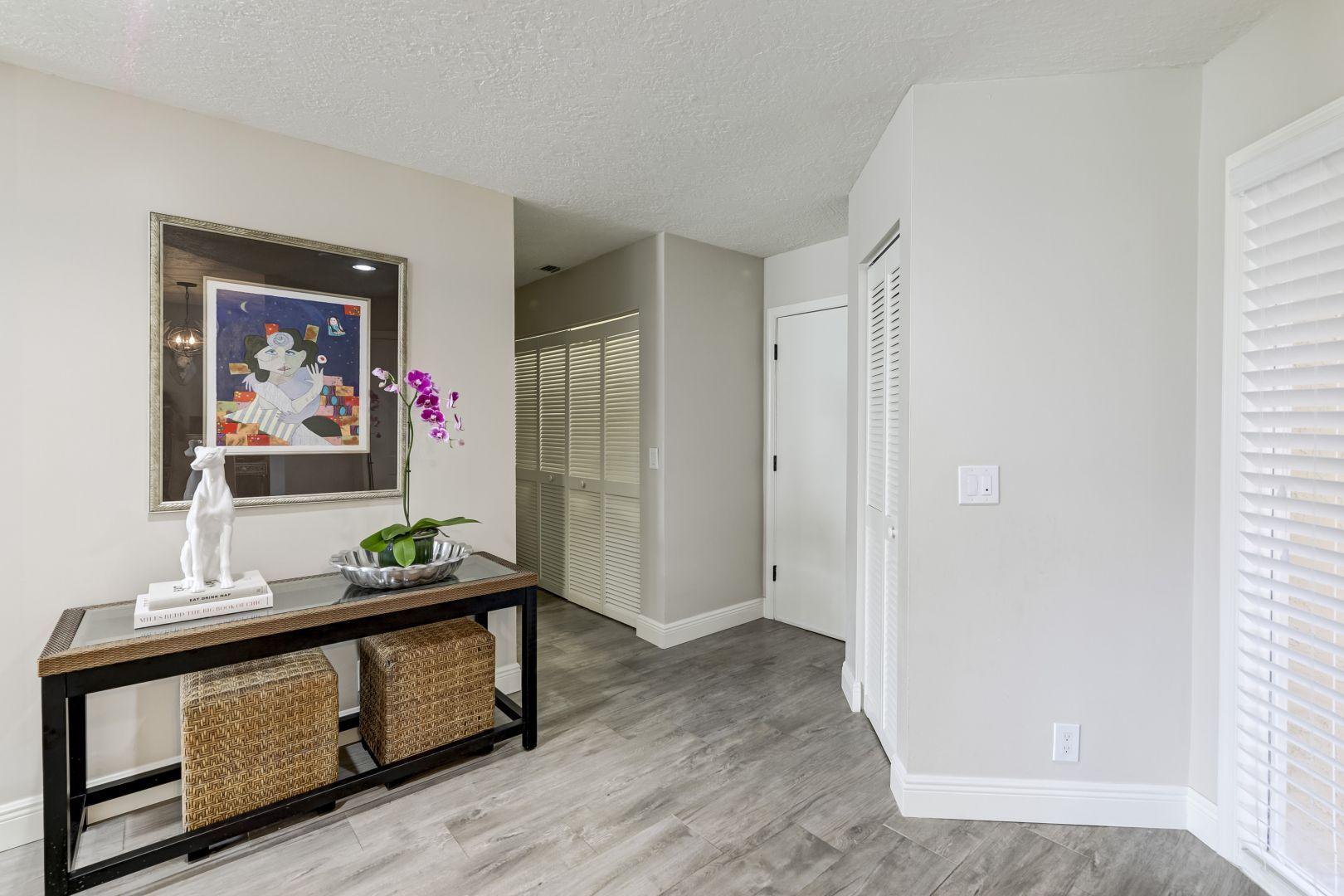23104 Island View, Unit 4 Boca Raton, FL 33433 - Photo 6 of 35 Entryway