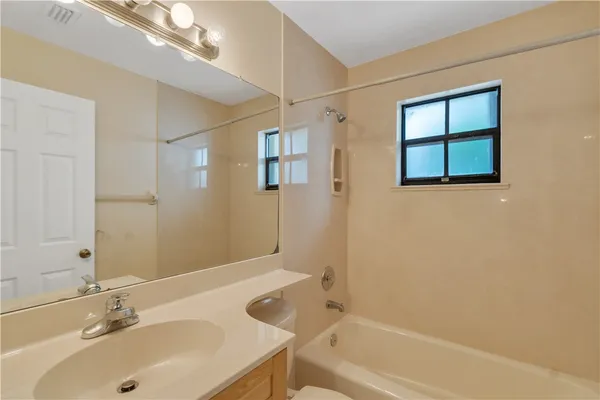 $495,000 | 855 29th Court, Vero Beach, FL 32960