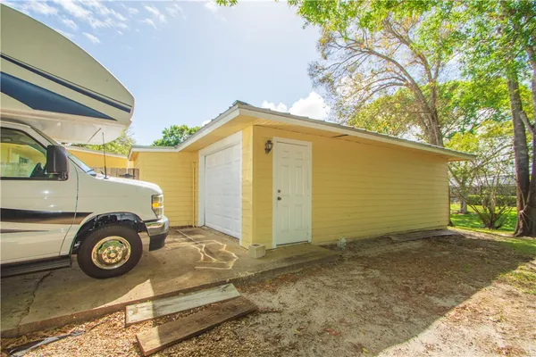 $495,000 | 855 29th Court, Vero Beach, FL 32960