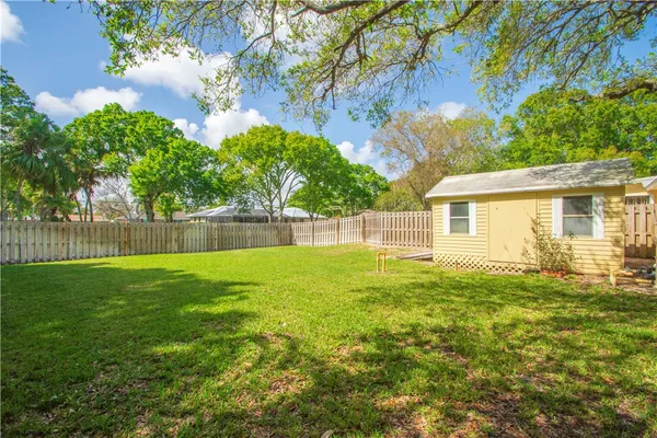 $495,000 | 855 29th Court, Vero Beach, FL 32960