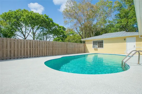 $495,000 | 855 29th Court, Vero Beach, FL 32960