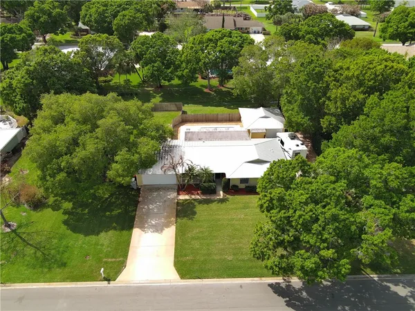 $495,000 | 855 29th Court, Vero Beach, FL 32960