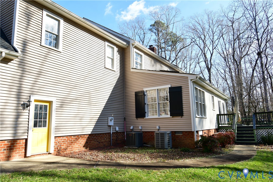 9101 Woodpecker Road Chesterfield, VA 23838 - Photo 4 of 50 a front view of a house with a yard