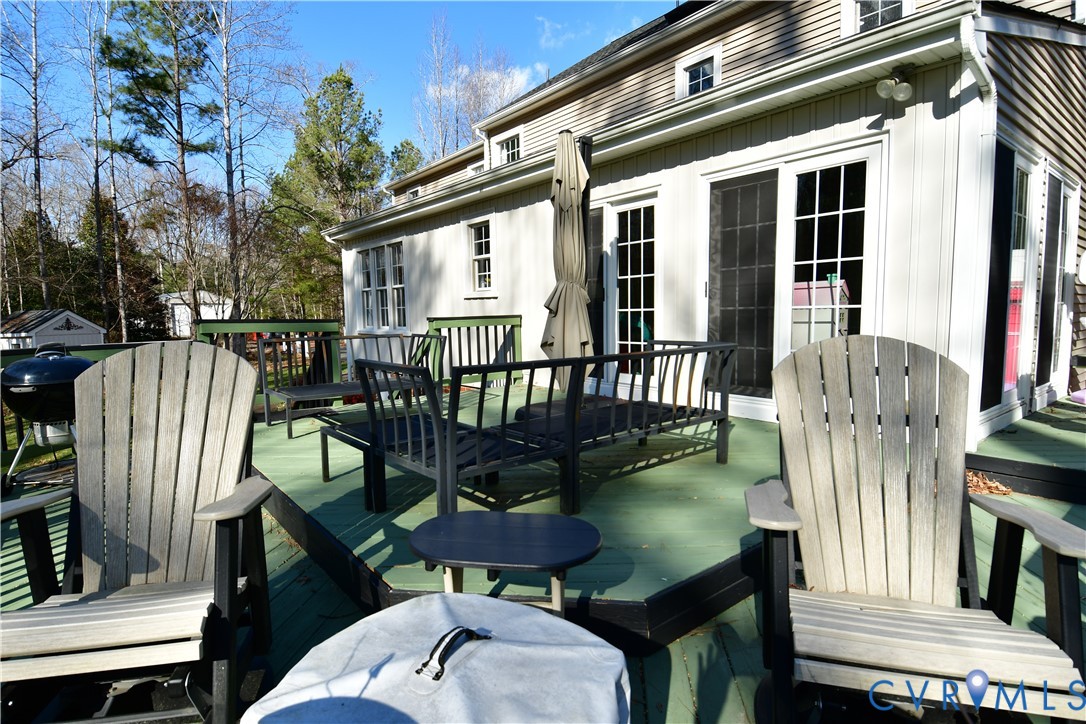 9101 Woodpecker Road Chesterfield, VA 23838 - Photo 5 of 50 a balcony with table and chairs
