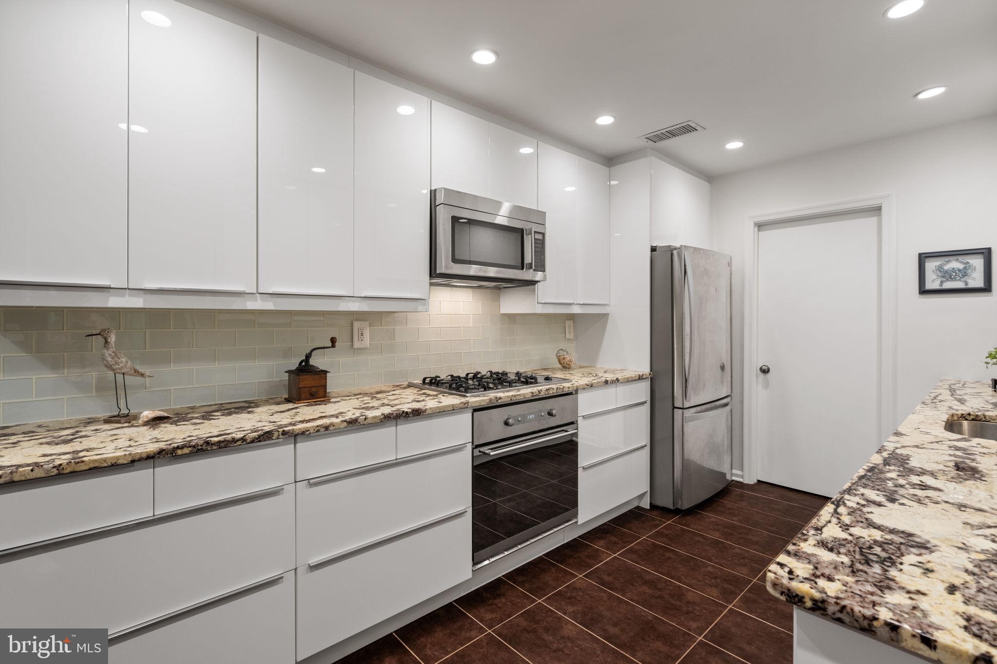 5804 Cove Landing Road, Unit 101 Burke, VA 22015 - Photo 11 of 37 Kitchen