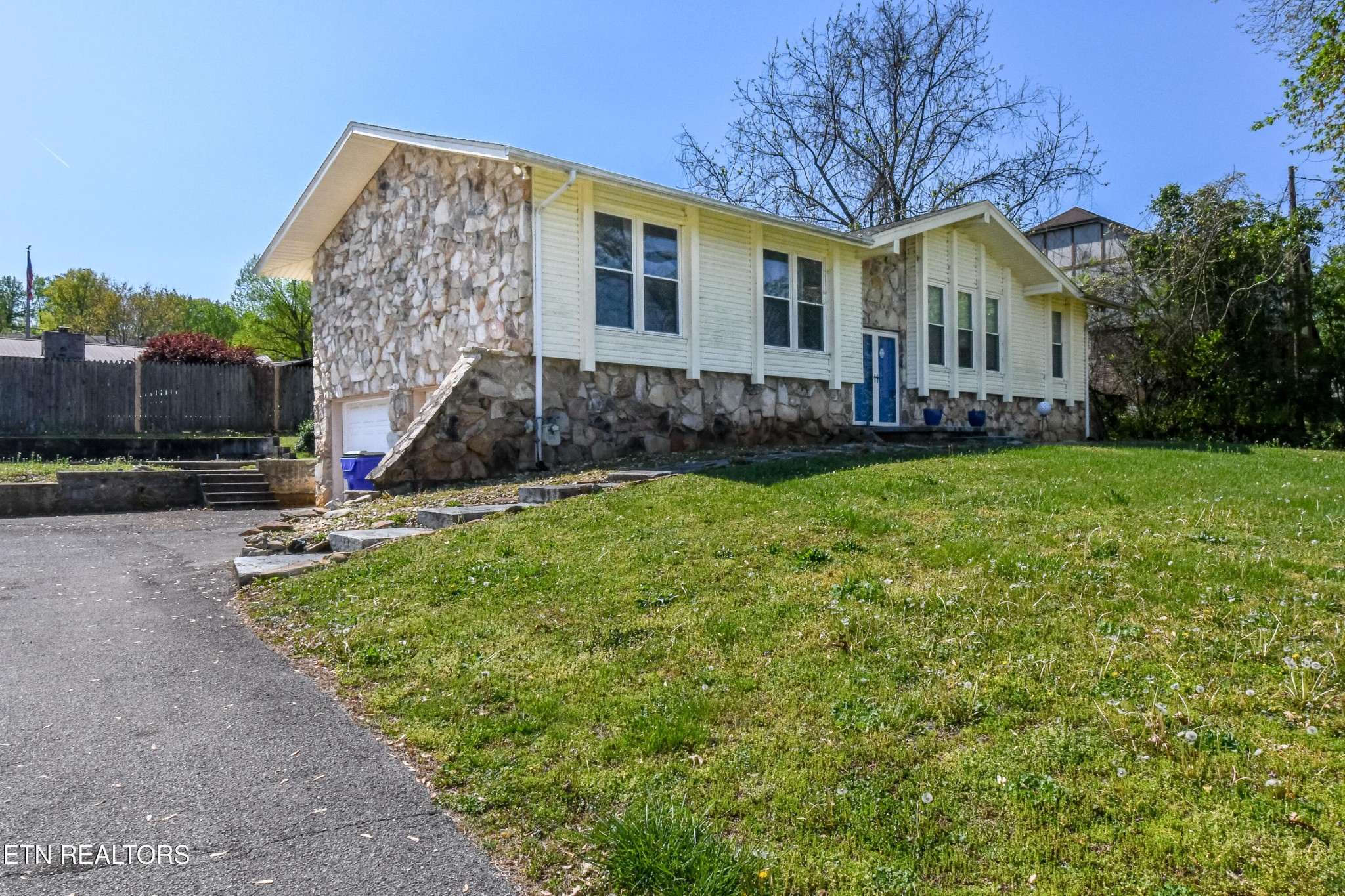 1253 Topside Road Louisville, TN 37777 - Photo 3 of 28 Gallery Image 3