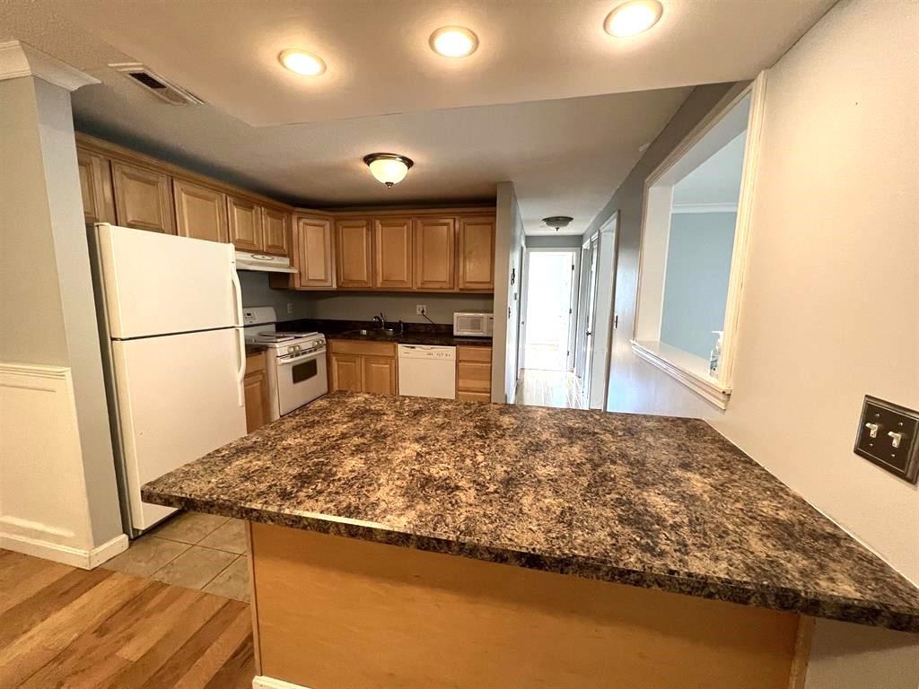 4 Brookside Drive, Unit 11 Exeter, NH 03833 - Photo 5 of 11