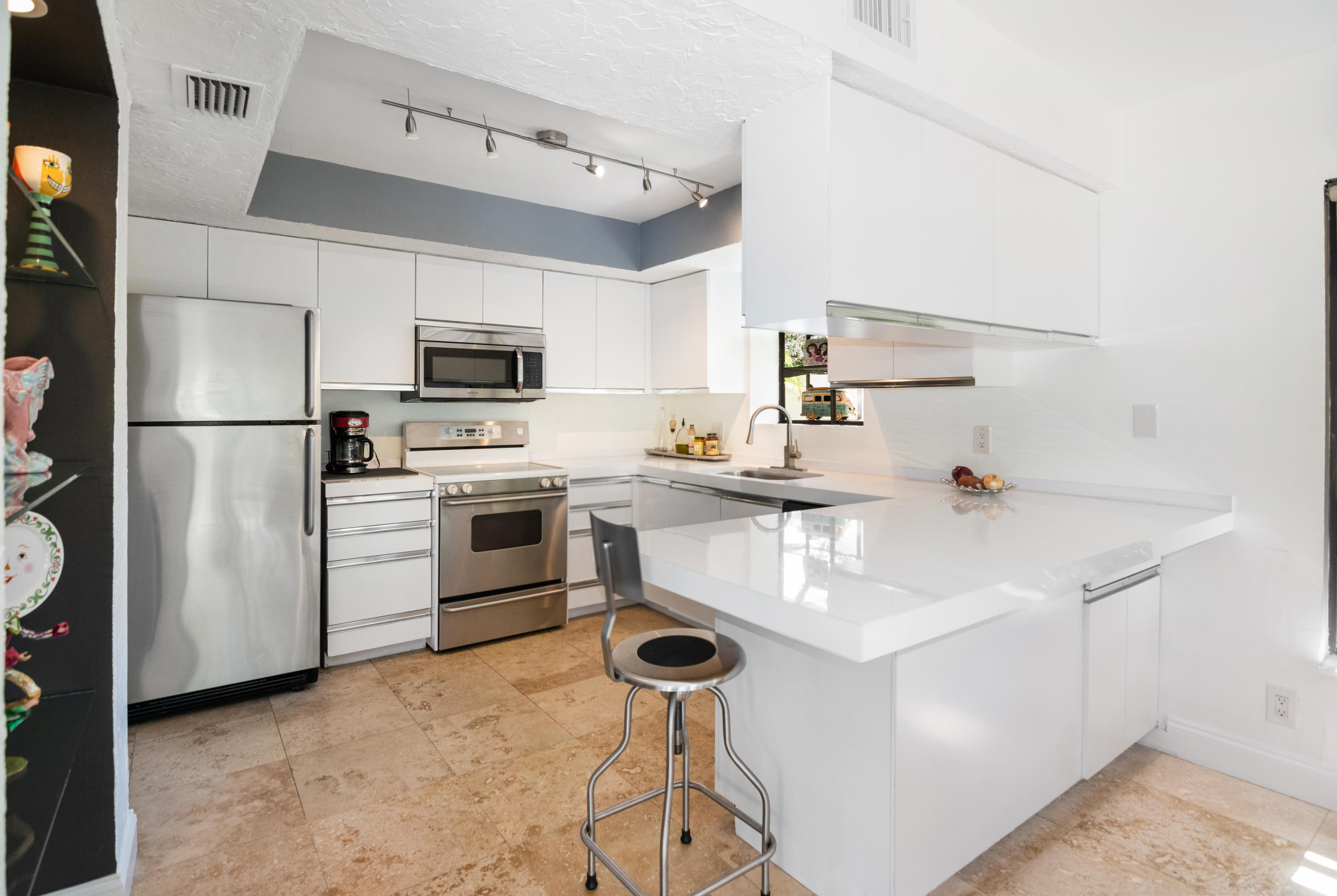 234 Southwest 28th Avenue Delray Beach, FL 33445 - Photo 14 of 32 Kitchen